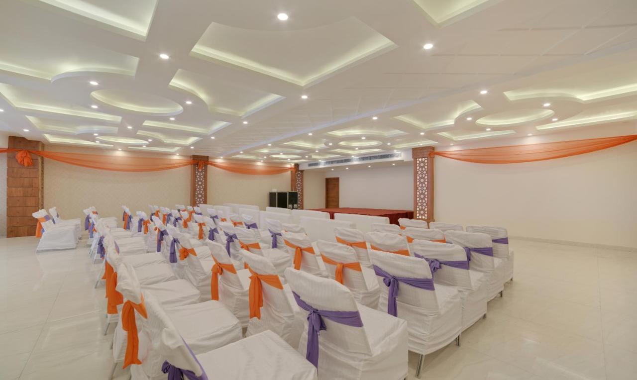 Отель Treebo G K Residency Near Dehradun Railway Station Экстерьер фото